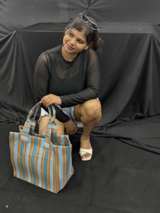 กระเป๋าตลาดไนลอนคุณภาพสูงแบบใช้ซ้ำได้ เป็นมิตรกับสิ่งแวดล้อม ผลิตจากวัสดุรีไซเคิล RPET ลายทาง ทอมือ สามารถปรับแต่งได้ เหมาะสำหรับใส่เครื่องสำอาง - Product Image 4