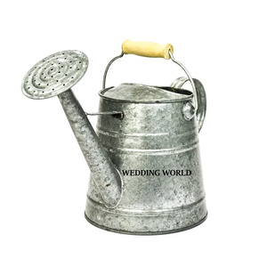 Arrosoir fait à la main de qualité supérieure Nouveau bidon d'eau en métal classique et élégant avec revêtement en poudre blanche - Product Image 3