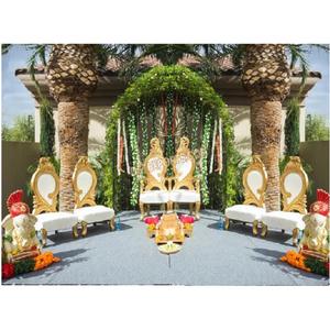 Ensemble de chaises Vidhi en bois sculpté à feuilles dorées, traditionnelles, élégantes et légères, pour les décorations de mariage indien en plein air - Product Image 1