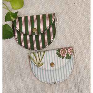 Juego de 2 Mini Carteras de Tela de Algodón con Rayas Verdes y Diseño Floral, Estilo Vintage, para Tarjetas de Visita y Crédito, con Cierre de Botón, Elegantes - Product Image 1