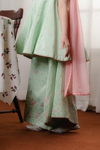 Lehenga Choli long brodé en acrylique pour filles pakistanaises, tenue de fête formelle, séchage rapide pour les mariages, les anniversaires, les célébrations de l'Aïd - Product Image 4