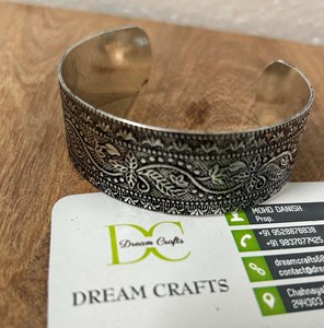 Brazalete Ancho Ajustable Vintage para Mujer, con Diseño Paisley Grabado en Plata, Sin Níquel, Estilo Étnico, Inspirado en Resina, con Ángeles Artificiales - Product Image 4