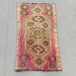 1.5x2.6 ft <b>Vintage</b> <b>Rug</b>, Small Turkish <b>Rug</b>, Red Floral <b>Rug</b> - Product Image 1