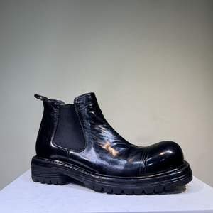 Bottes de travail en cuir pour hommes, bottes imperméables en cuir avec embout en acier pour la foresterie, l'exploitation forestière et les travaux en extérieur - Product Image 1