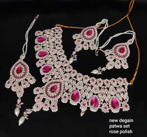 Nuevo diseño chapado en oro tradicional gota perla y Kundan tachonado pendiente Mangtika gargantilla collar conjunto y conjunto de joyería para mujer - Product Image 3