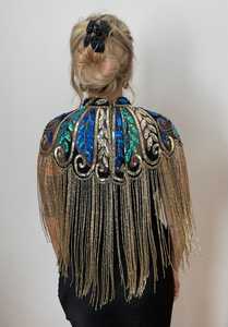 เสื้อคลุมเบอร์เลสก์สวยงามหรูหรา ปักลายด้วยลูกปัดและเลื่อม ติดตั้งที่คอ ทรงตรง ประดับมุก เหมาะสำหรับงานเทศกาล - Product Image 5