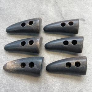 Latest Design Natural Buffalo Horn Toggle <b>Buttons</b> 2-Holes Apparel Accessories Crafted Animal Style Horn Toggles Wholesale Price - Product Image 3