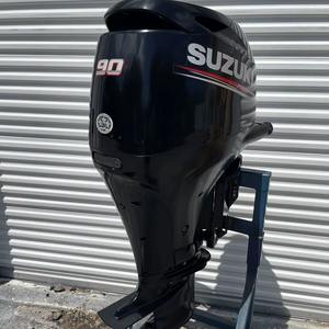 Motor Fuera de Borda Suzuki 90HP EFI de 4 Tiempos y 25 Ejes, Usado, de 2019, de Grado Industrial para Bricolaje, OEM, 317 Horas, Envío Rápido - Product Image 1