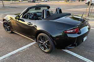Mazda MX-5 Miata Club 2016 USADO con Volante a la Izquierda/Derecha - Product Image 2