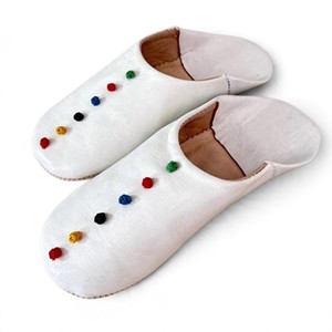 Sandal Kulit Asli Putih Model Terbuka Tanpa Tali Hiasan Pompom Buatan Tangan Untuk Dalam & Luar Ruangan Santai - Product Image 2
