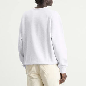 Pull à col rond en coton uni gris clair pour homme, best-seller, sweat-shirt gris doux à manches longues, vêtement d'extérieur confortable, fabriqué au Pakistan - Product Image 3