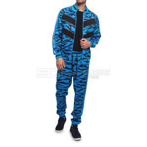 Conjunto Deportivo de Dos Piezas para Hombre, de Primera Calidad, Ligero, con Capucha, Estilo Vintage, Personalizado por Sublimación, Ecológico y Reversible - Product Image 4