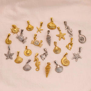 Venta al por mayor Ocean Series Jewelry Acero inoxidable PVD Chapado en oro Muchas estrellas de mar Cangrejo Delfín Encantos Concha Colgantes - Product Image 3