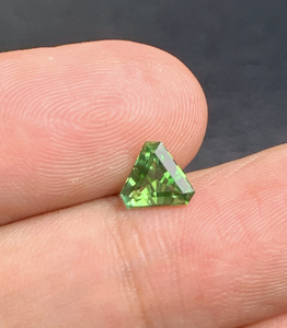Origine brésilienne Tourmaline verte naturelle à facettes pierres précieuses en vrac billion Triangle forme pour bijoux fins approvisionnement en gros - Product Image 4