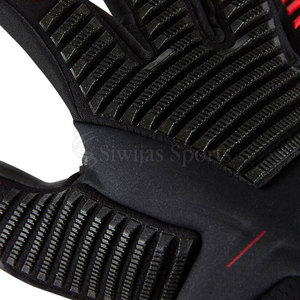 ถุงมือผู้รักษาประตูระดับพรีเมียมสำหรับการฝึกซ้อมและการแข่งขัน พร้อมแผ่นรองนุ่มและพอดีกระชับสำหรับการใช้งานประจำวัน - Product Image 4