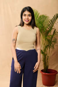 เสื้อครอปแขนกุดสีเบจแบบพรีเมี่ยมที่มีน้ำหนักเบามีสินค้าในฤดูร้อน - Product Image 6