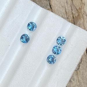 พลอยอะความารีนธรรมชาติจากซานตามาเรีย ทรงบริลเลียนต์คัท ขนาด 4x4 มม. สีฟ้า ผ่านการรับรองโดยผู้ตรวจสอบอิสระ น้ำหนัก 0.20-0.50 กะรัต สำหรับทำเครื่องประดับ - Product Image 3