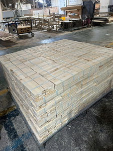 Tiges carrées en bois massif non fini de l'usine du Vietnam pour l'artisanat DIY et la fabrication de meubles - Product Image 3