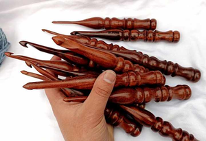 El mejor juego de ganchos de ganchillo de madera ecológicos al por mayor de la India, agarre suave y cómodo para ganchillo fácil - Product Image 2