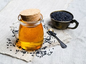 Vente en gros d'huile de graines de cumin noir pur liquide porteur pressé à froid huile essentielle de haute qualité pour peau sèche - Product Image 3
