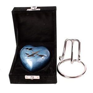 Urna de recuerdo de corazón de estilo americano de nuevo diseño, Latón rojo brillante con hermosa hoja grabada para bebé - Product Image 4