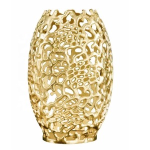 Jarrón de Metal con diseño inspirado en hojas con elegante acabado metálico florero decorativo de mesa elegante para decoración moderna del hogar - Product Image 1