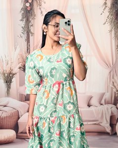 Presentamos nuestro Impresionante Traje de Fiesta Reversible de Algodón para Mujer, Diseñado para Realzar tu Estilo con Colores Ricos y un Diseño Elegante - Product Image 2