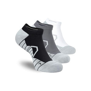 Chaussettes de sport anti-humidité respirantes en tissu élasthanne, nylon et coton pour les entraînements de haute intensité et un confort tout au long de la journée - Product Image 2