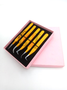 Vente en gros Nouveau Revêtement en poudre jaune Extension de cils Pince à épiler Différents styles en acier inoxydable Logo personnalisé Instruments de beauté - Product Image 6
