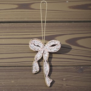 Elegante Adorno Colgante de Cinta con Zari |   Adorno de Lazo con Cuentas Rosas y Blancas para Pared, Árbol, Decoración de Regalos y Decoración Festiva - Product Image 3