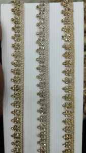 Fabriqué sur mesure avec des pierres attachées et des lacets et des couleurs brodés à la machine pour robes de mariée - Product Image 6