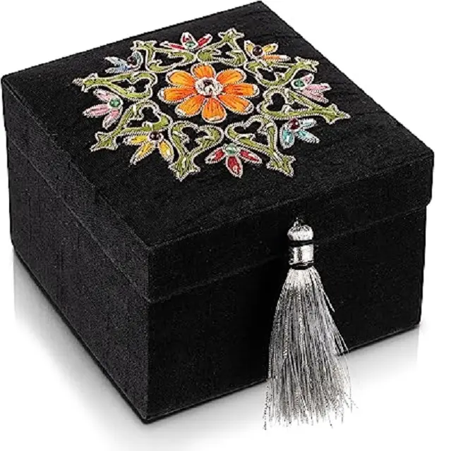 Royal Vintage Metal Mini Square Shaped Black jewelry Storage Box Adult Girls collana orecchino Kit trucco Storage Keepsake Box