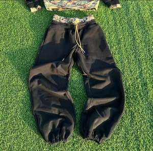 Vente en gros de survêtements de qualité supérieure impression de logo personnalisé coupe confortable caractéristique respirante pour les commandes en gros d'hiver - Product Image 2