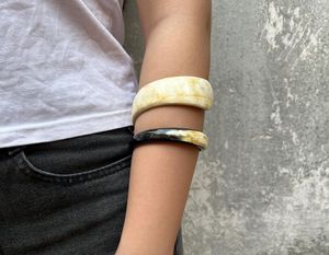 BIJOUX Manchettes en corne de buffle naturelle, bracelets et bracelets fabriqués à partir de corne de buffle véritable, disponibles dans un assortiment de - Product Image 3