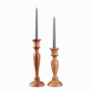 Elegantes Portavelas de Madera Pulida con Detalles Clásicos Tallados para un Ambiente Cálido en el Hogar - Product Image 5