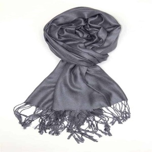 Chales de Color Liso Personalizados al por Mayor para Mujer, Bufandas de Pashmina, Elegantes y Cálidas, Accesorios al por Mayor, Bufanda Hijab para Mujer, Invierno - Product Image 4