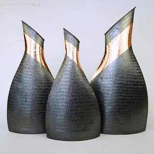 Le vase à fleurs élégant au design moderne pour la décoration intérieure ajoute de la classe aux salons ou aux espaces de travail pour les mariages - Product Image 5