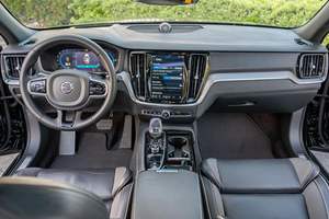 2023 per <span class=keywords><strong>V60</strong></span> Recharge AWD Wagon Turbo Interni in Pelle R18 Basso Chilometraggio <span class=keywords><strong>Auto</strong></span> Cambio Automatico Guida a Sinistra Colore Scuro Benzina Condizioni - Product Image 4