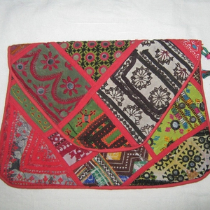 Pochette Vintage de luxe Accessoire d'inspiration mode fabriqué à la main Must-Have pour les fashionistas Stand Out Style Pochette - Product Image 1