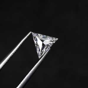 Diamante cultivado en laboratorio suelto certificado IGI de alta calidad en DEF VVS trillón blanco corte triangular excelente VS2 fabricación de joyas de claridad - Product Image 1