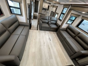 New 2025 Keystone M-o-n-t-a-n-a 3941FO - Product Image 6