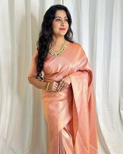 Gama exclusiva de diseñador de moda para bodas y fiestas Ropa de boda india Soft Lichi Silk Banarasi Saree - Product Image 4