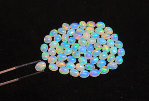 Opale éthiopienne authentique - Pierre précieuse en vrac de 8x6 mm de taille ovale - Opales éthiopiennes arc-en-ciel chatoyantes - Cabochon d'opale éthiopienne - Cadeau pour elle - Product Image 5