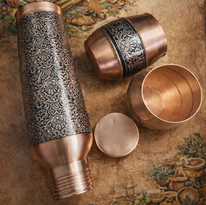 Bouteille d'eau en cuivre artisanale Ensemble de bouteilles en cuivre traditionnelles Bouteille d'eau en cuivre de luxe Bouteille en cuivre design Bouteille en cuivre - Product Image 4