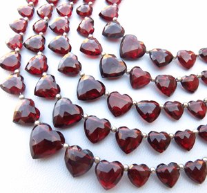 Cuentas de Granate de Mozambique Rojo de Alta Calidad, 7-10 mm, Talladas a Mano, Corte Facetado en Forma de Corazón, 25 Cuentas para Joyería - Product Image 2