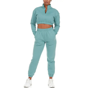 ชุดวอร์มกำมะหยี่แบบ 2 ชิ้น เสื้อครอปฮู้ดดี้และกางเกงวอร์ม พร้อมโลโก้สั่งทำ สำหรับผู้หญิง ราคาขายส่ง - Product Image 3