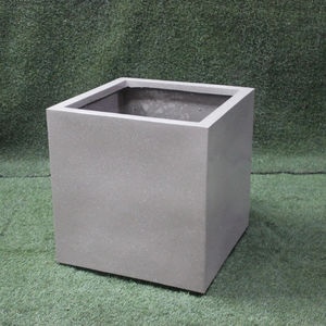 Elegante maceta cuadrada de FRP, maceta decorativa de fibra de vidrio, Boughpot de suelo clásico para uso hotelero de KNT Creations - Product Image 1