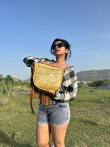 Nouveaux cheveux sur cuir suédé véritable frange peau de vache croissant sac à main femmes pour la mode vente chaude sac à bandoulière en forme de baril - Product Image 4