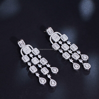 Boucles d'oreilles pendantes géométriques de luxe en argent sterling et moissanite avec longues pampilles, idéales pour mariées, cadeau d'anniversaire de mariage, bijoux