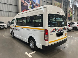 Minivan Diésel Manual Toyota Quantum Hiace 2024 Usada de 16 Asientos para Pasajeros - Product Image 3